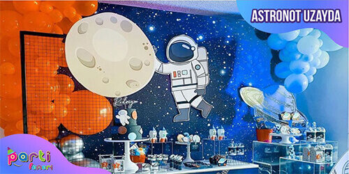 Astronot Uzayda Parti Malzemeleri