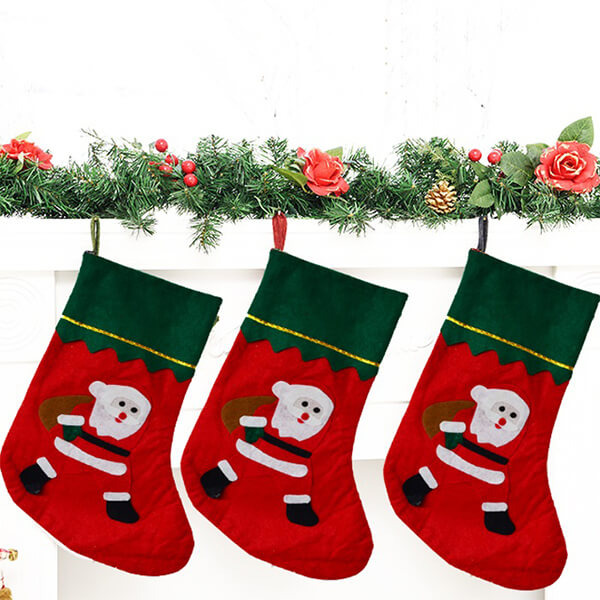 Yılbaşı Noel Baba Desenli Çorap Süs