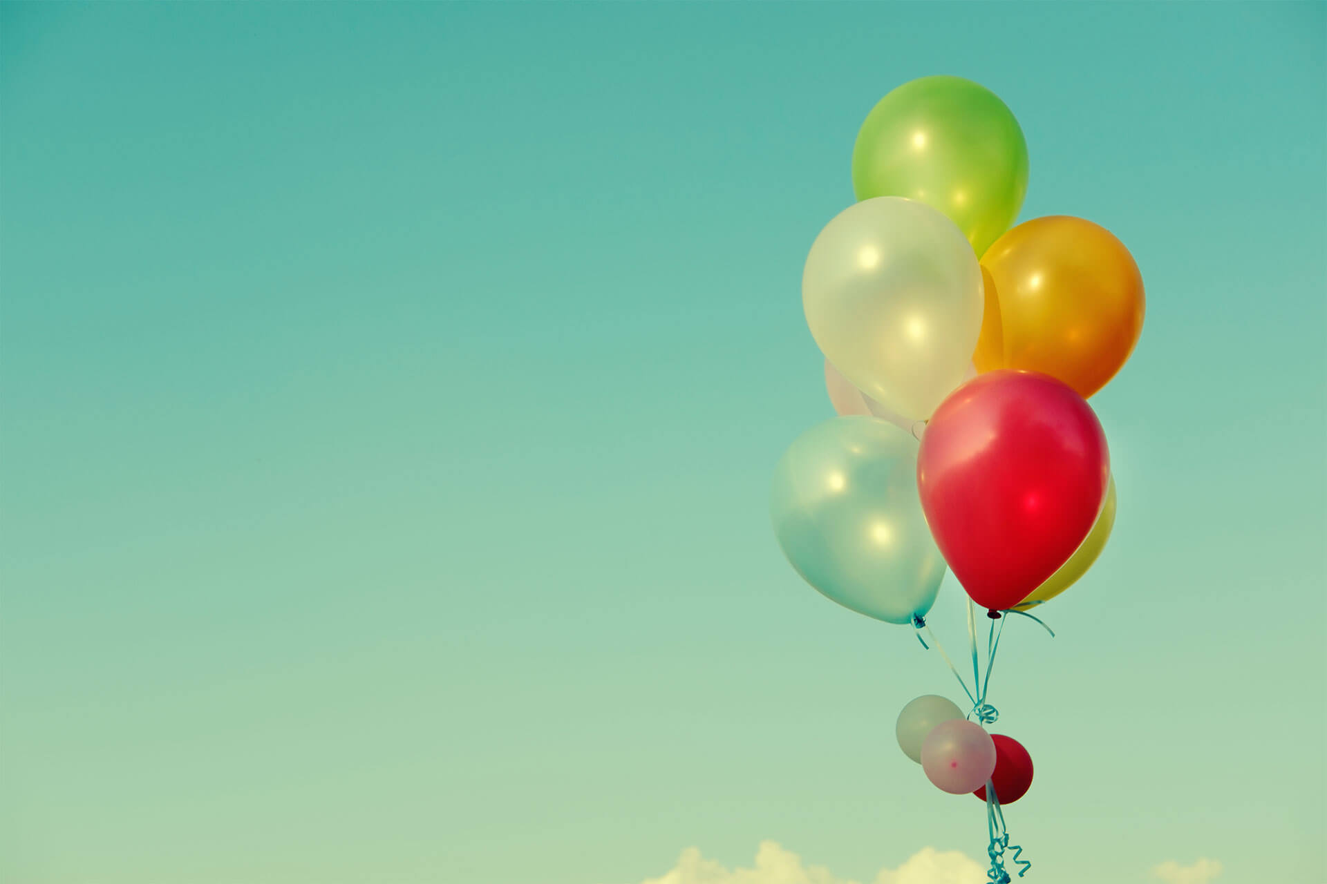 uçan balon konsept doğum günü